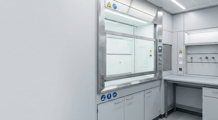 Normes de sécurité strictes : Sorbonne à extraction chimique moderne pour la protection des opérateurs en laboratoire